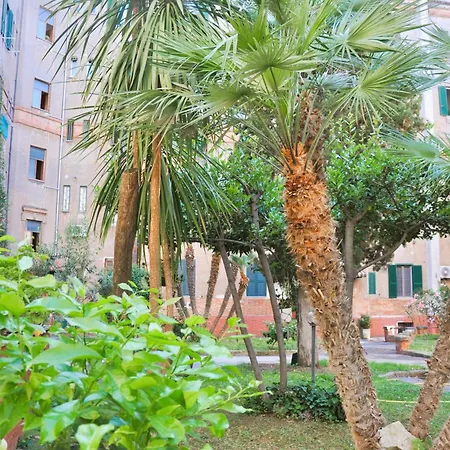 Orange Doria Al Vaticano Apartment *